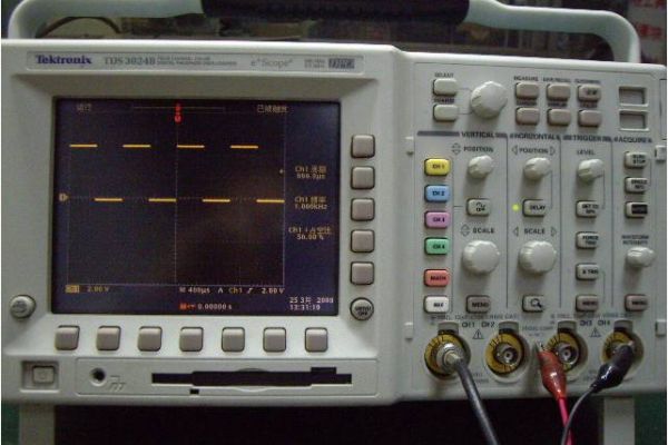 TDS3024B數字熒光示波器