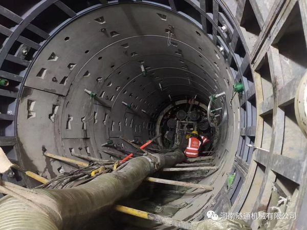 熱烈祝賀鄭州地鐵12號線21.4米長富水細砂層機械法聯(lián)絡(luò)通道順利貫通！(圖6)